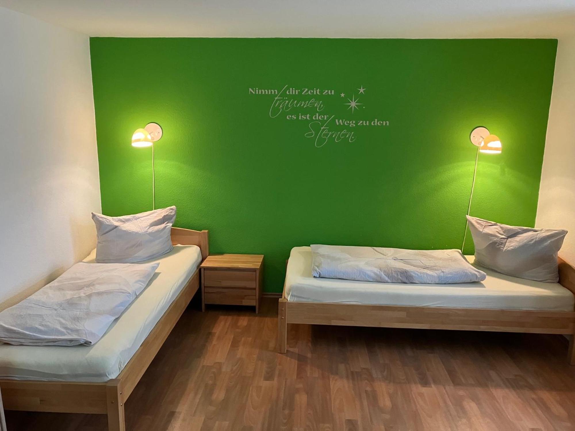 Ferienwohnung Morgensonne Am Kurpark Bad Berka - Parkplatz - Spielplatz - Wlan - 2 Schlafzimmer מראה חיצוני תמונה